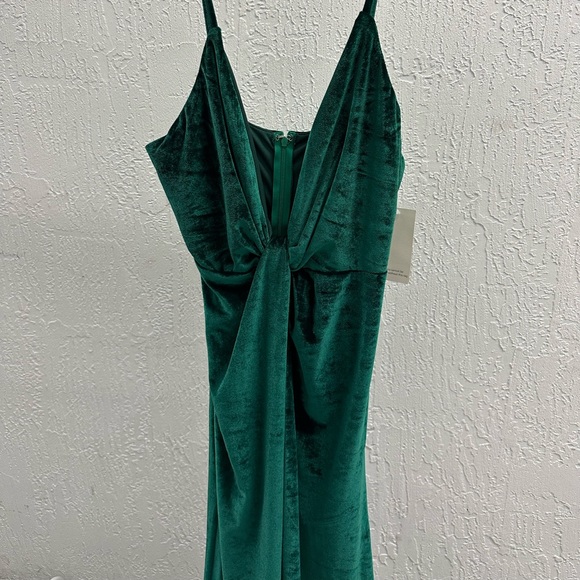 Gorgeous green gown - Picture 3 of 3